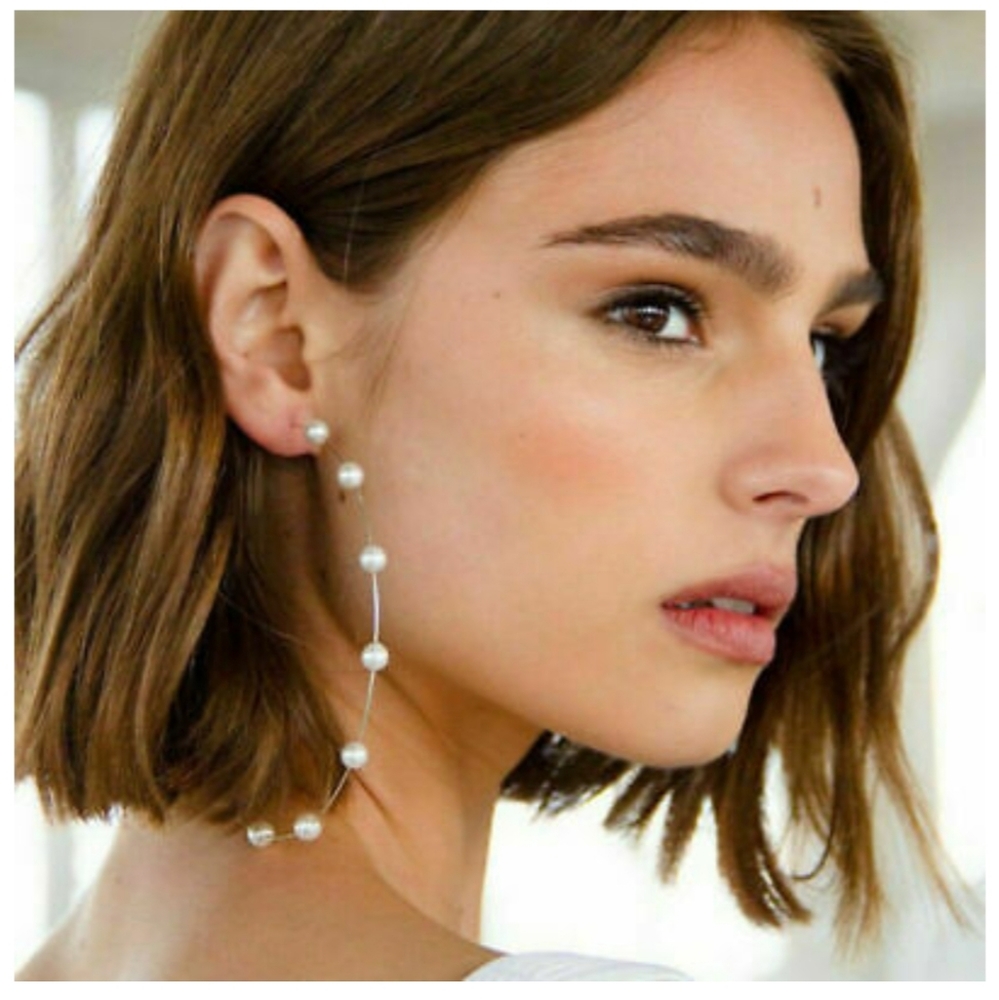 GOLD AND PEARL HOOP EARRINGS